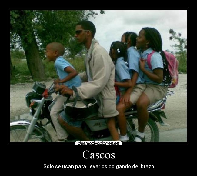 Cascos - Solo se usan para llevarlos colgando del brazo