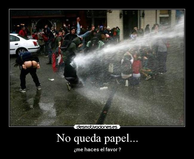 carteles manifestacion chorro agua culo calvo desmotivaciones