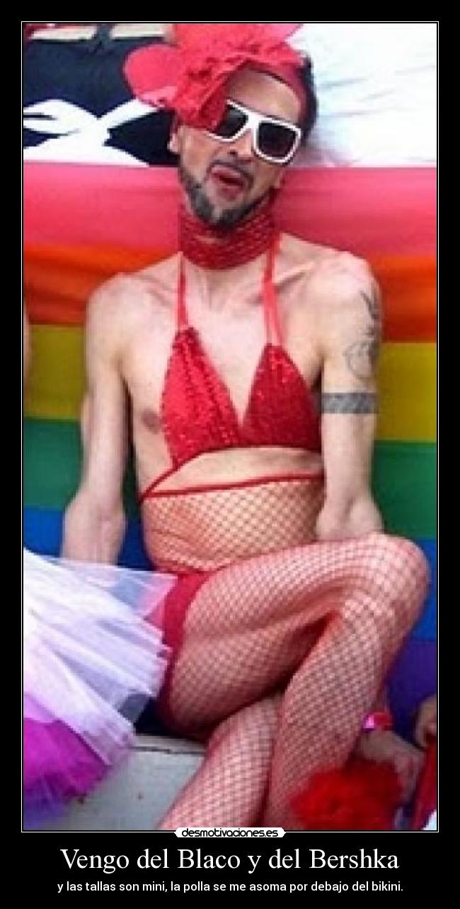 Vengo del Blaco y del Bershka - y las tallas son mini, la polla se me asoma por debajo del bikini.