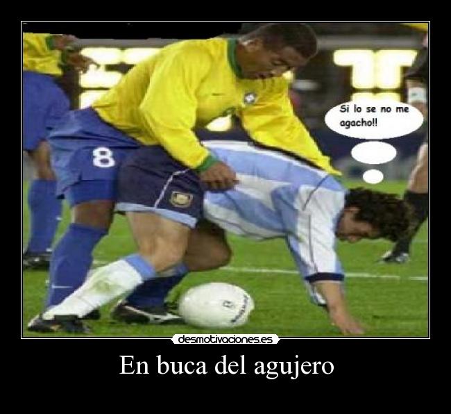 En buca del agujero -