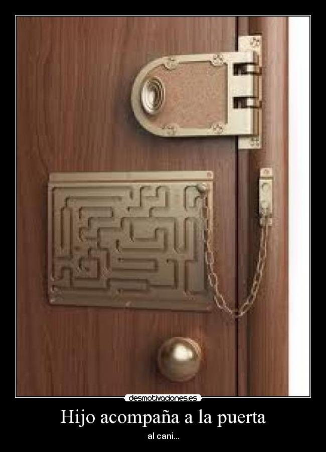 Hijo acompaña a la puerta - 