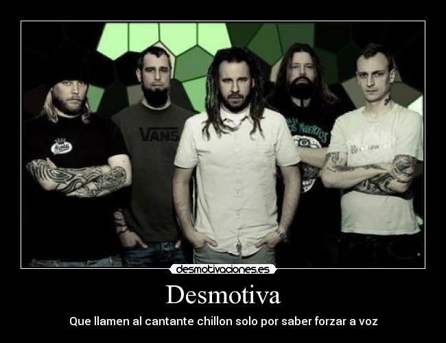 Desmotiva - Que llamen al cantante chillon solo por saber forzar a voz