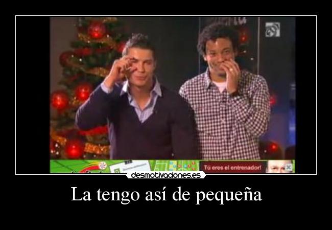 La tengo así de pequeña -