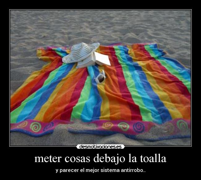 meter cosas debajo la toalla -