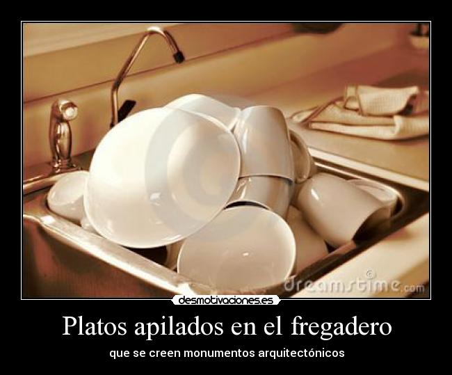 Platos apilados en el fregadero - que se creen monumentos arquitectónicos
