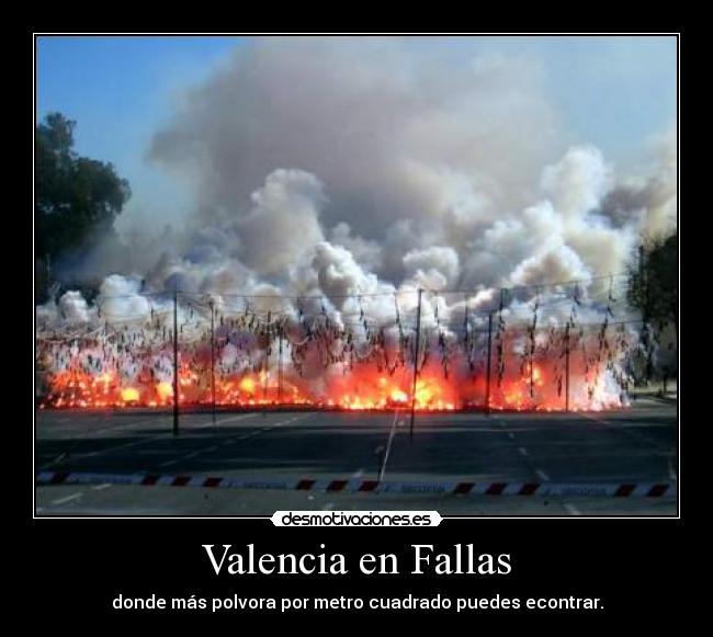 Valencia en Fallas - donde más polvora por metro cuadrado puedes econtrar.