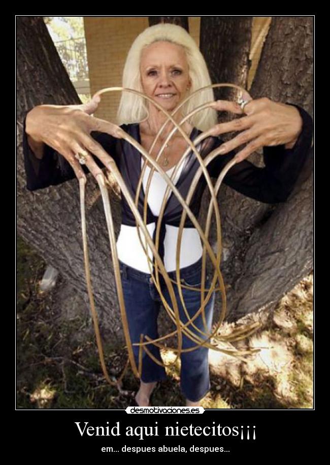 Venid aqui nietecitos¡¡¡ - em... despues abuela, despues...