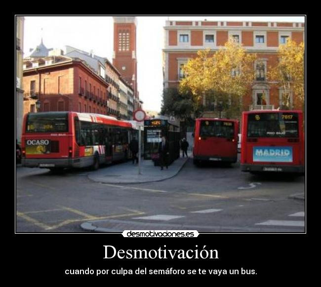 Desmotivación - cuando por culpa del semáforo se te vaya un bus.