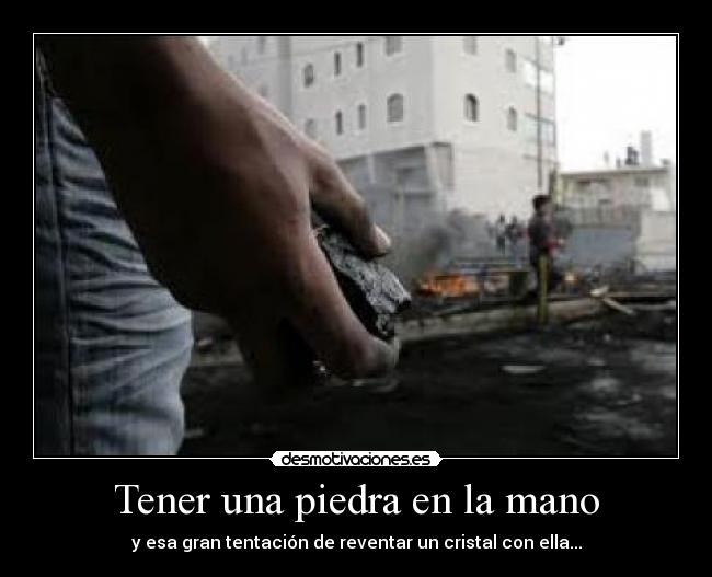Tener una piedra en la mano - 
