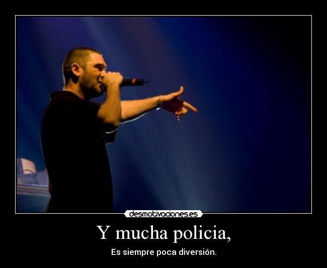 Y mucha policia, -