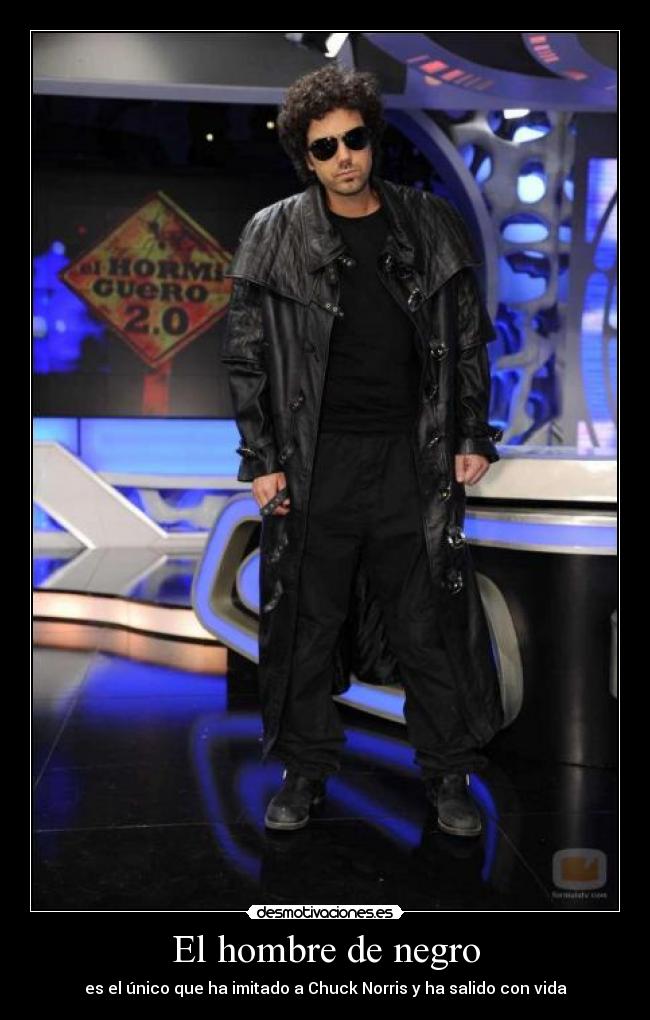 El hombre de negro - es el único que ha imitado a Chuck Norris y ha salido con vida