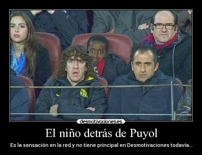 El niño detrás de Puyol - 