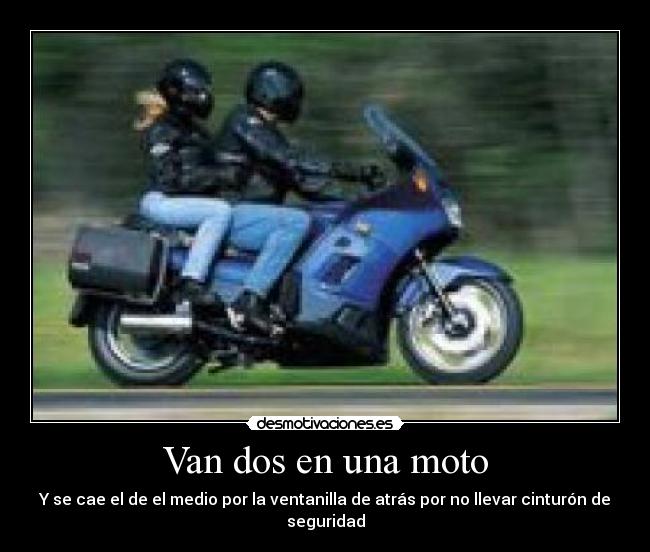 Van dos en una moto - 