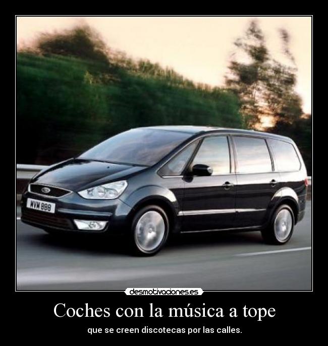 Coches con la música a tope - que se creen discotecas por las calles.