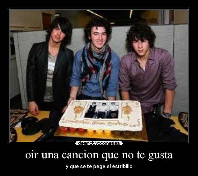 oir una cancion que no te gusta - y que se te pege el estribillo