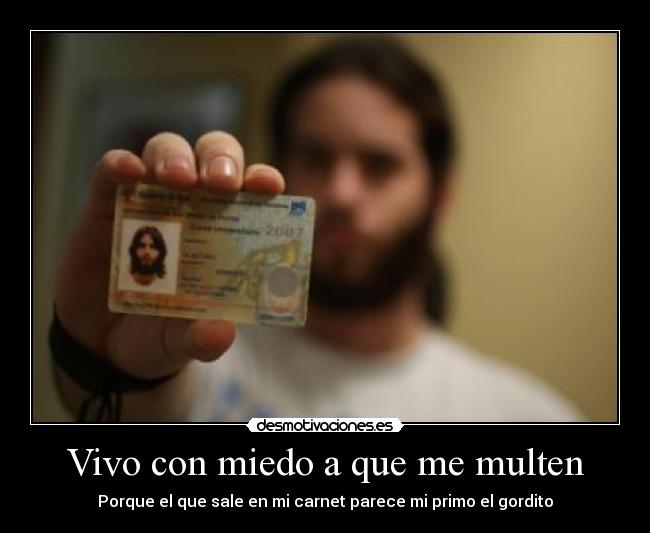 Vivo con miedo a que me multen - Porque el que sale en mi carnet parece mi primo el gordito