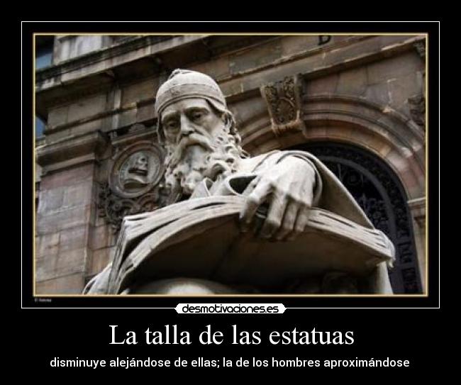 La talla de las estatuas - disminuye alejándose de ellas; la de los hombres aproximándose