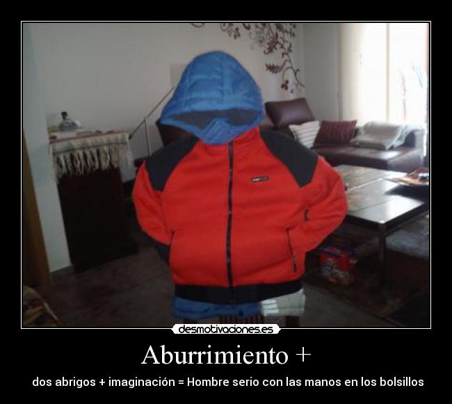 Aburrimiento + -  dos abrigos + imaginación = Hombre serio con las manos en los bolsillos