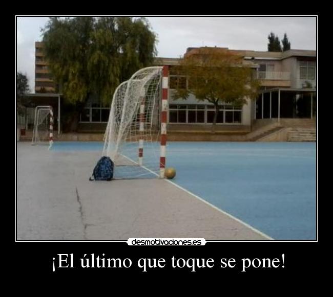 ¡El último que toque se pone! -