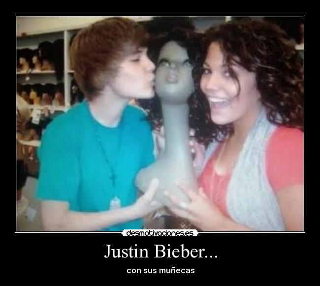 Justin Bieber... - con sus muñecas