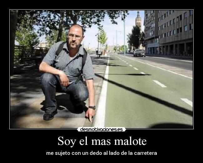 Soy el mas malote - me sujeto con un dedo al lado de la carretera