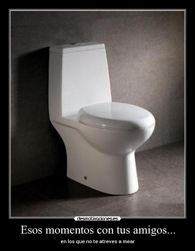Esos momentos con tus amigos... - en los que no te atreves a mear