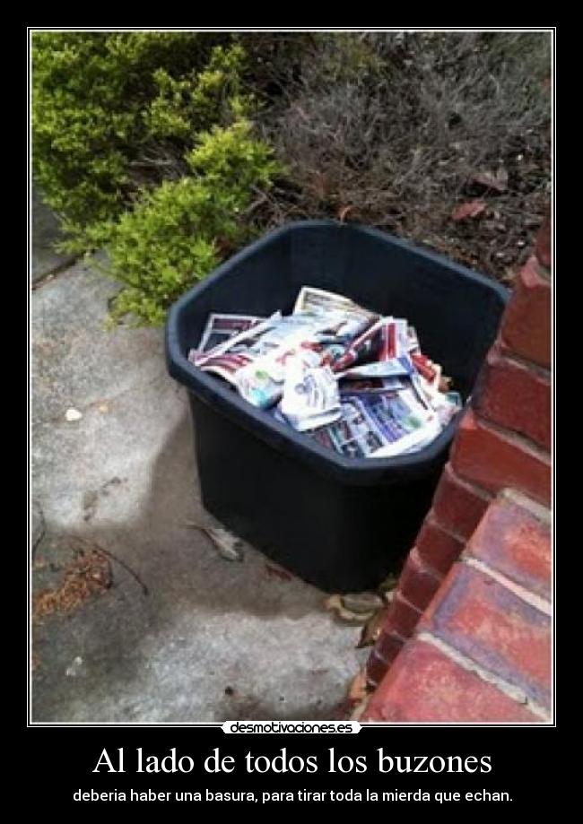 Al lado de todos los buzones -