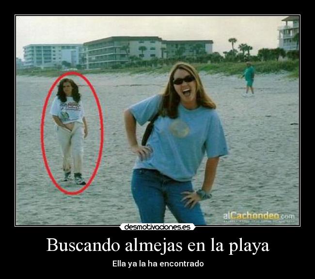 Buscando almejas en la playa -