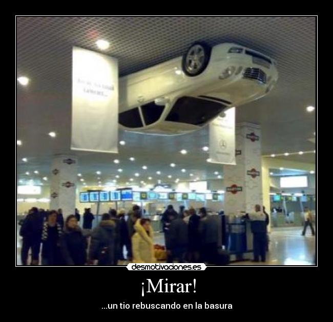 ¡Mirar! - ...un tio rebuscando en la basura