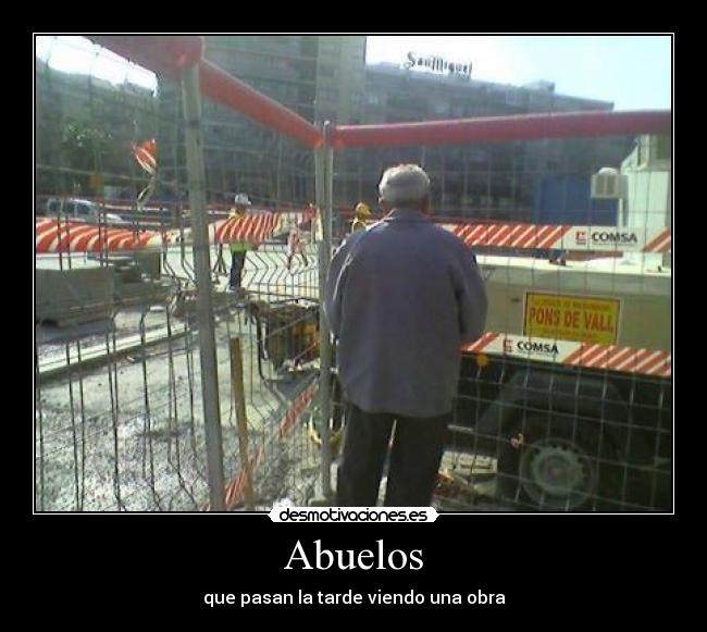 Abuelos - que pasan la tarde viendo una obra