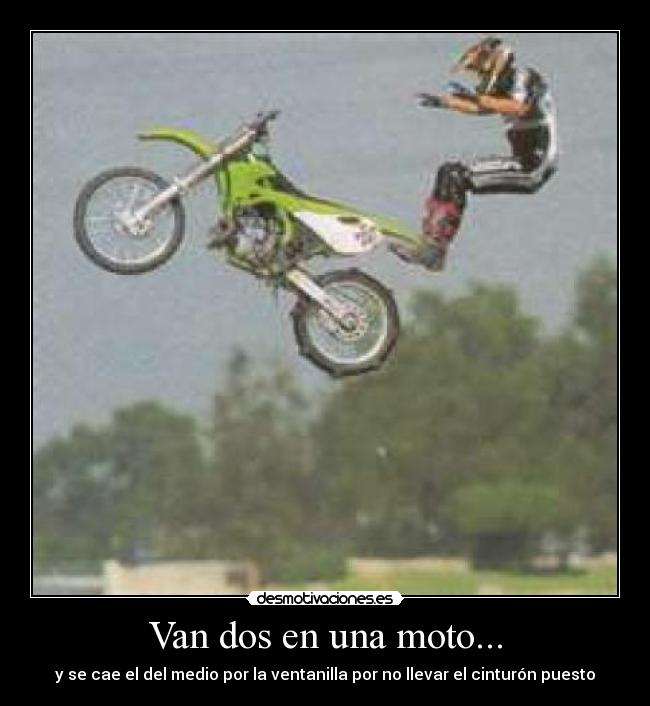 Van dos en una moto... - 