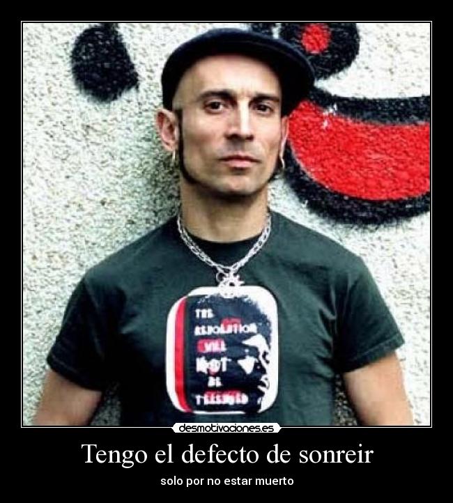 Tengo el defecto de sonreir -