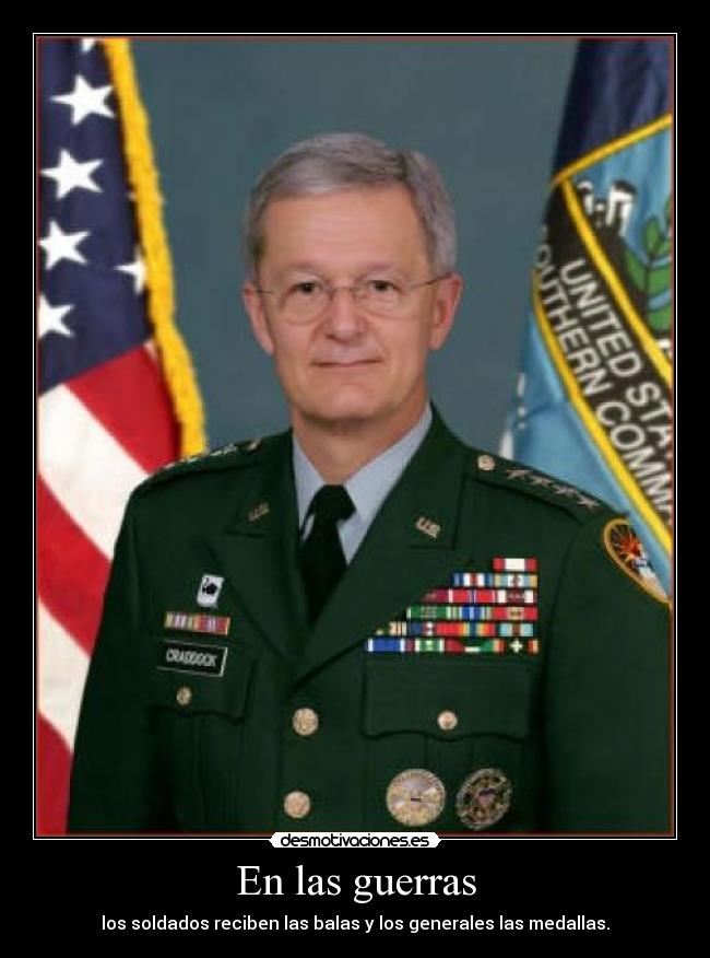 En las guerras - los soldados reciben las balas y los generales las medallas.