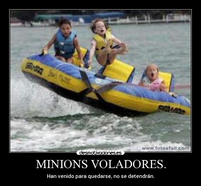 MINIONS VOLADORES. - 