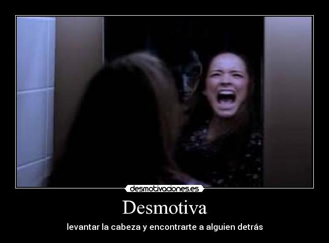 Desmotiva - levantar la cabeza y encontrarte a alguien detrás
