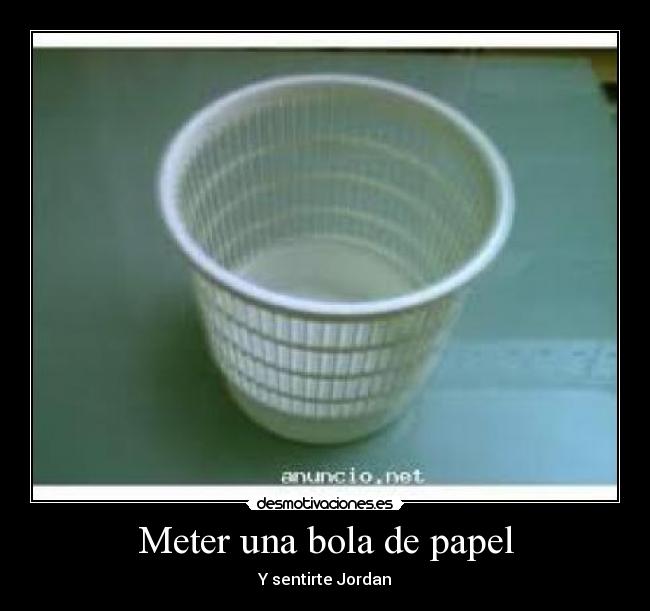 Meter una bola de papel -