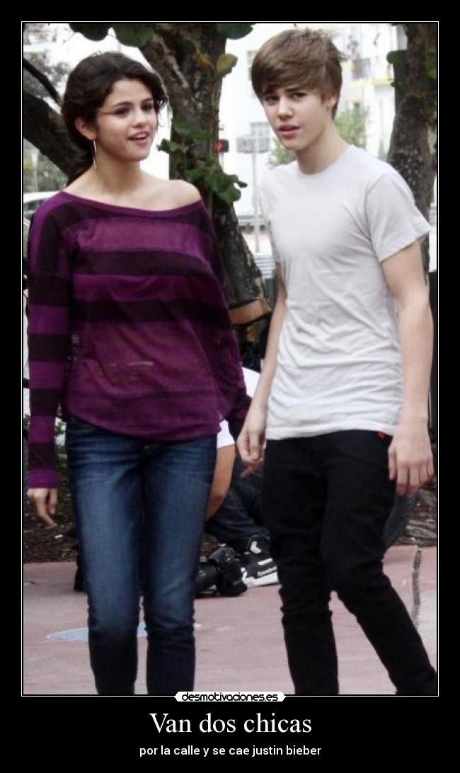 Van dos chicas - por la calle y se cae justin bieber