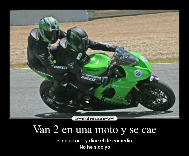 Van 2 en una moto y se cae - 