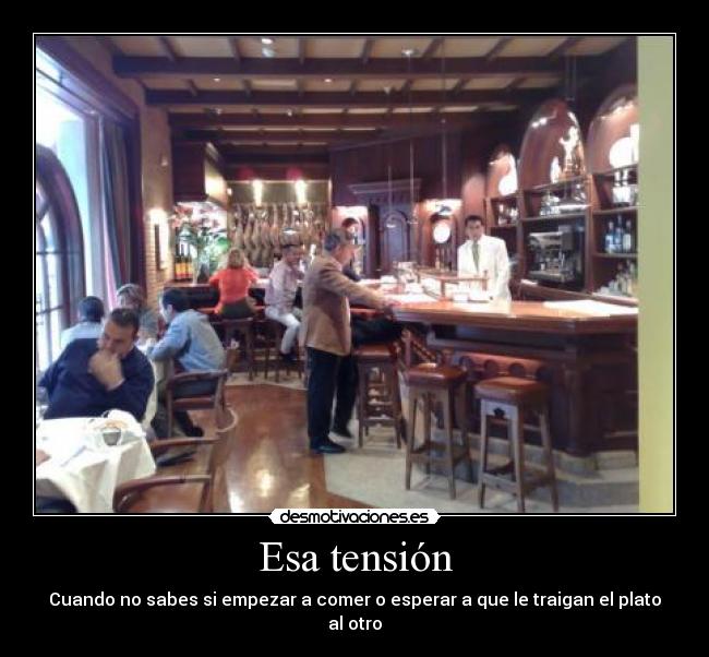 Esa tensión - Cuando no sabes si empezar a comer o esperar a que le traigan el plato al otro
