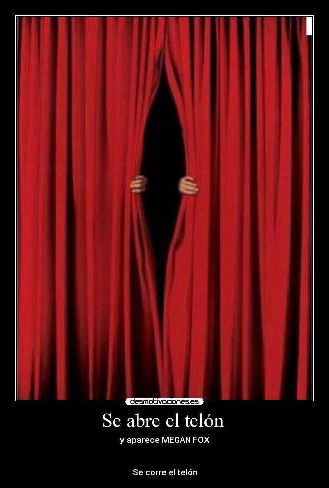 Se abre el telón - y aparece MEGAN FOX
Se corre el telón