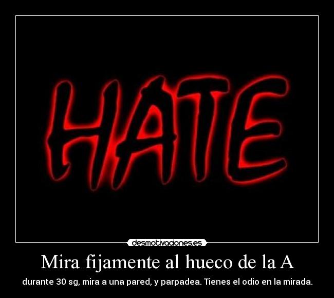 Mira fijamente al hueco de la A -