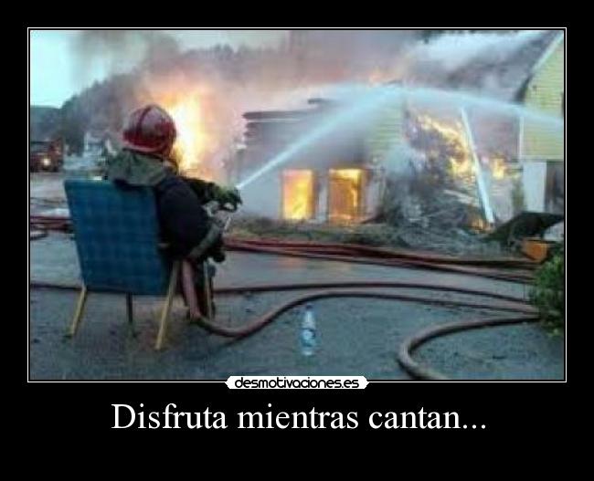 Disfruta mientras cantan... - 