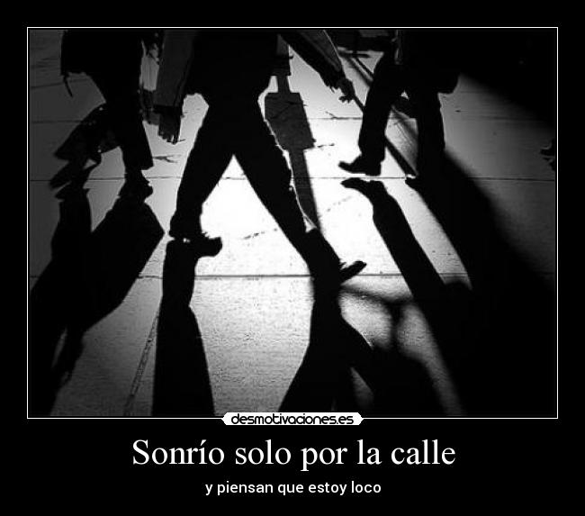 Sonrío solo por la calle - 