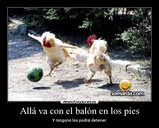 Allá va con el balón en los pies - 