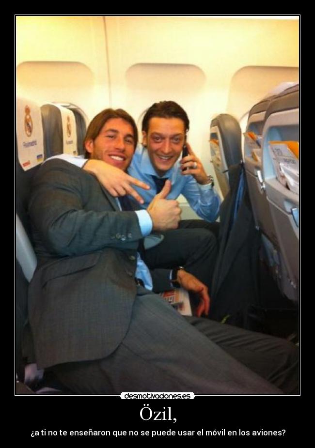 Özil, - ¿a ti no te enseñaron que no se puede usar el móvil en los aviones?