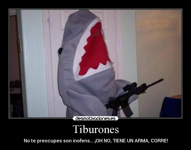 Tiburones - No te preocupes son inofens... ¡OH NO, TIENE UN ARMA, CORRE!