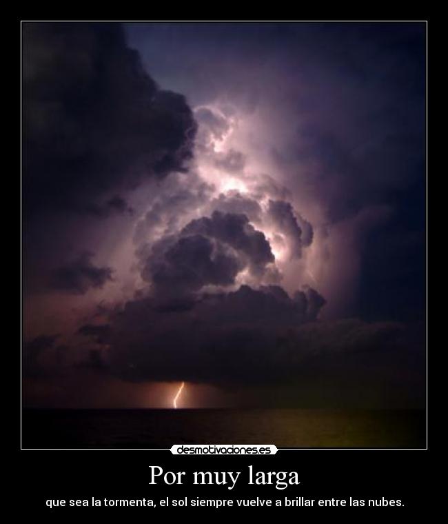 Por muy larga - que sea la tormenta, el sol siempre vuelve a brillar entre las nubes.