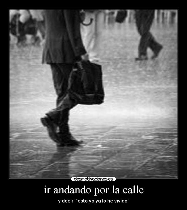 ir andando por la calle -