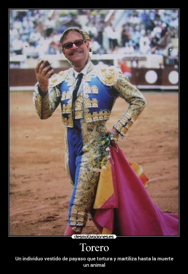 Torero - Un individuo vestido de payaso que tortura y martiliza hasta la muerte un animal