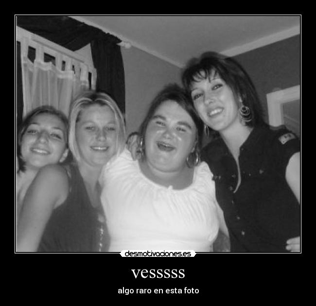 vesssss - algo raro en esta foto